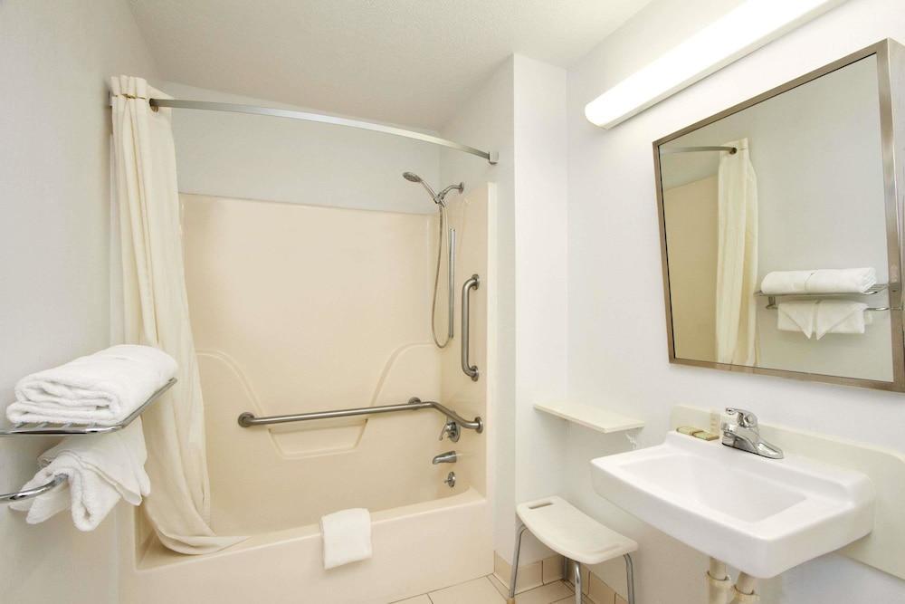 Super 8 By Wyndham Florence Ngoại thất bức ảnh